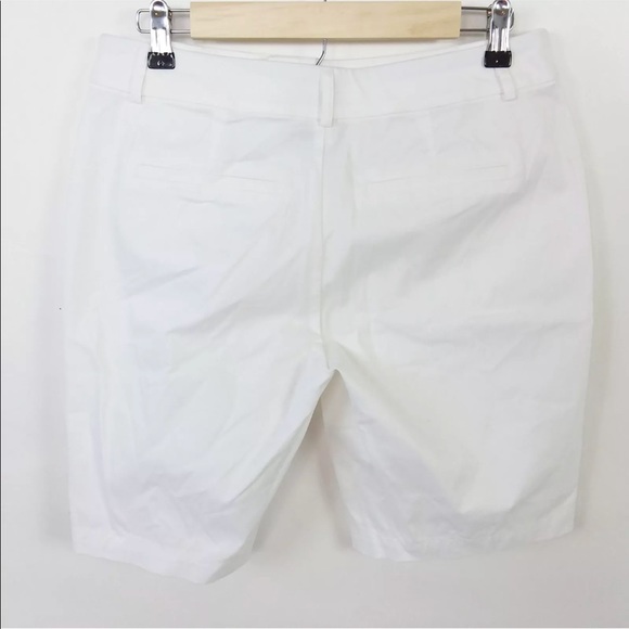 Charter Club Shorts Gold Ring Flat Front NWT -20 - Picture 3 of 4